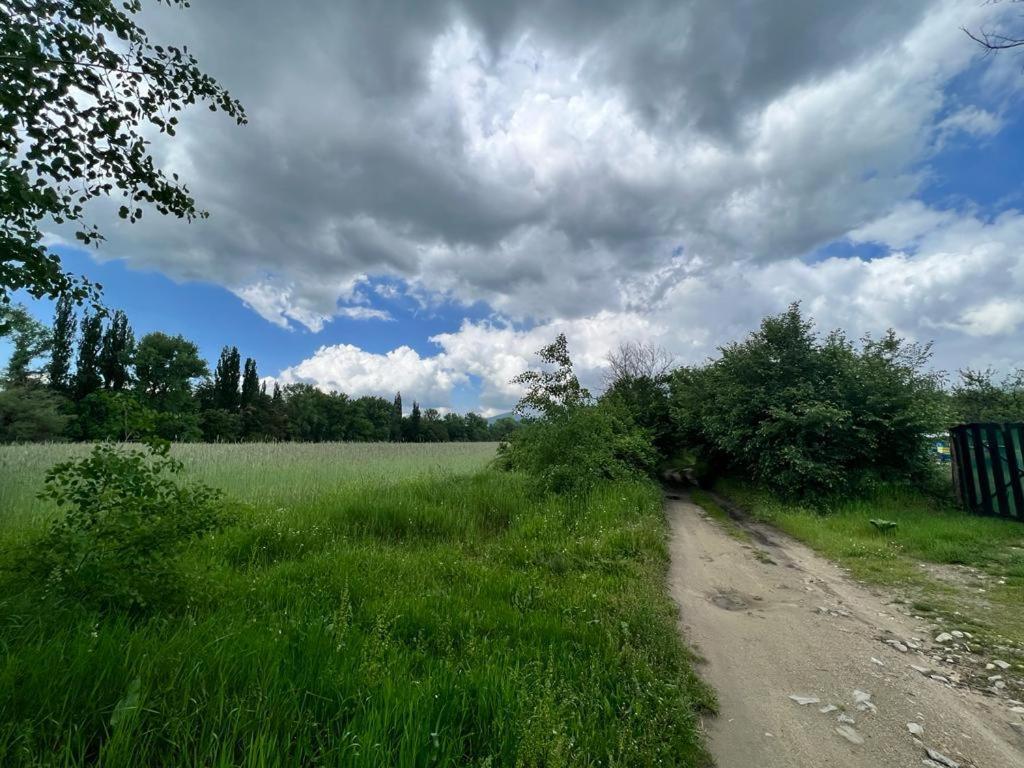 Къмпинг Частен Двор Bulgarian Campsite For Tents Kazanlŭk Exteriör bild
